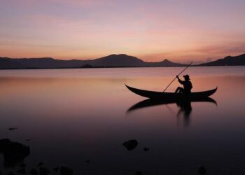 Boat journey across Lao PDR captures local efforts to save endangered species – IUCN
