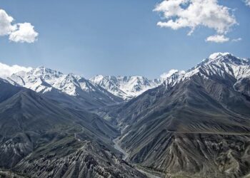 Key Pakistan-Afghanistan border crossing remains shut, disrupting trade and movement of people – The Associated Press