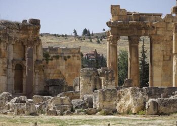 Lebanon and Syria agree to ceasefire after cross-border attacks kill 10 – CNN