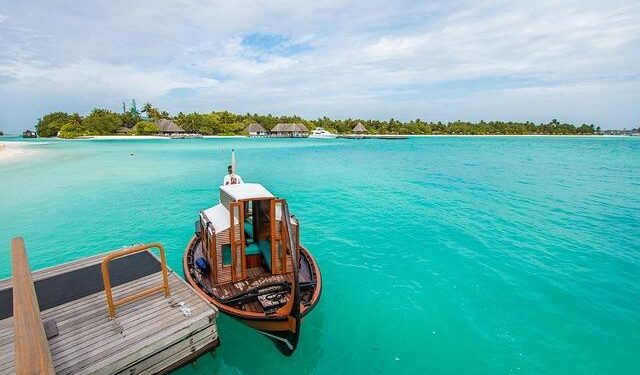 Karan Johar enjoys ‘sun, sea and solace’ on first trip to Maldives – India Today