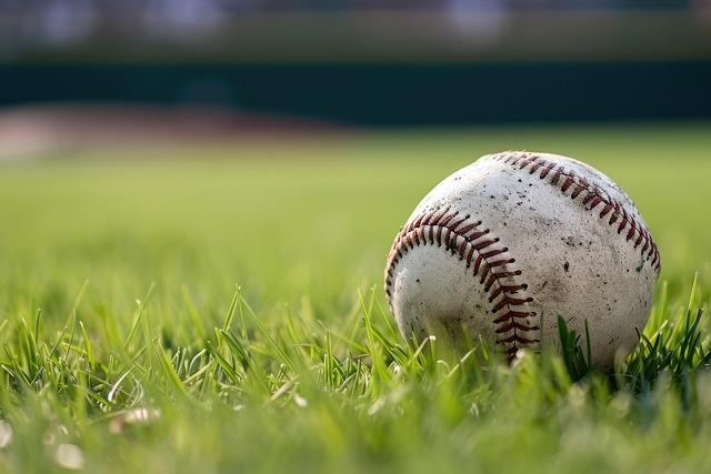 Volunteers Edge Out Wolves in Intense Midweek Baseball Showdown