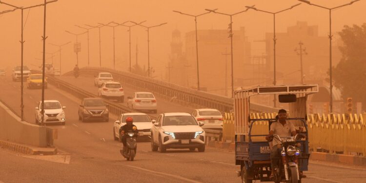 Iraq sandstorm closes airports, hospitalizes over 3,700 people – News.az