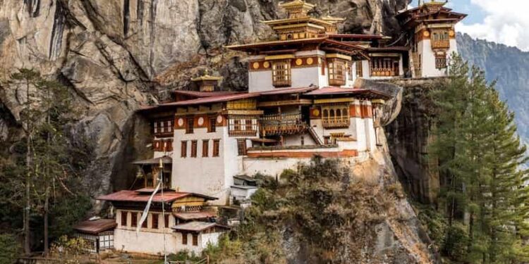 Spellbound: Faculty Trip to Bhutan Leaves a Lasting Imprint – Punahou School