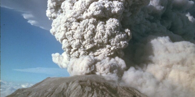 Explosive eruption at Philippines volcano caught on video as cities report hearing rumbling sounds, ashfall – FOX Weather