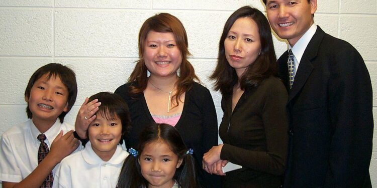 Japanese People in Their Twenties Show Decreasing Desire to Have Children – nippon.com