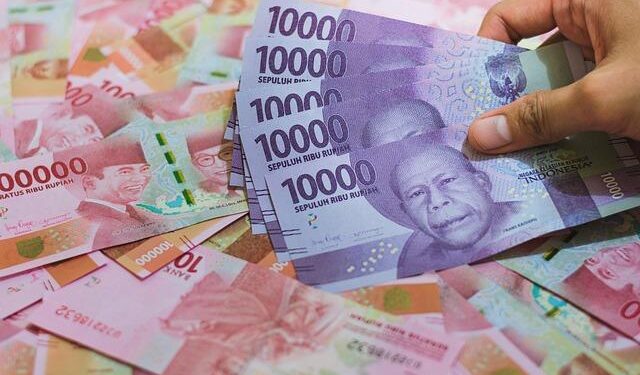 Rupiah Hits Record Low; Bank Indonesia Seen Hiking to 5% – Gotrade