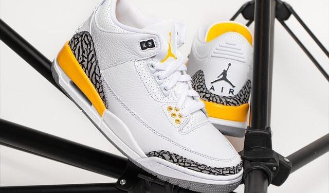 The Air Jordan 3 “Knicks” Pre-Order Opens Today – Sports Illustrated